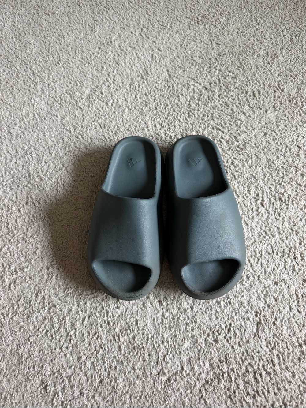 Yeezy slides- Gray
